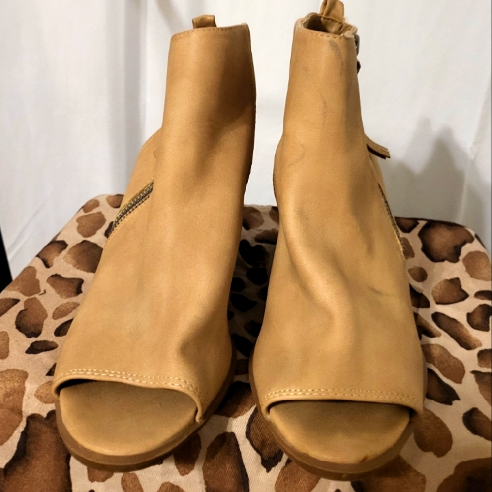 CIRCUS SAM EDELMAN Kammie Light Brown Heeled Boots Zipper Open Toe Sz 9.…